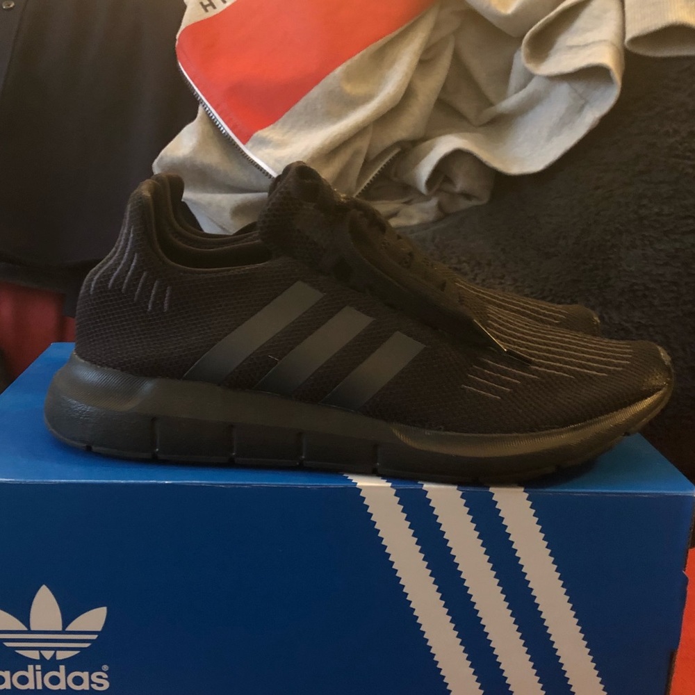Adidas Swift Run Black Sz 9